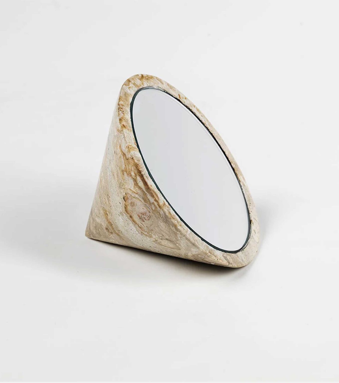 spinning-top-mirror-kristina-dam